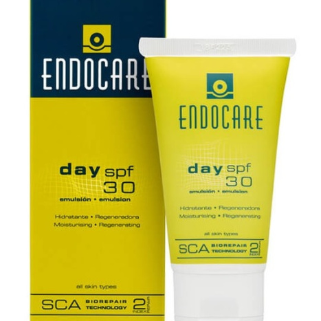 ENDOCARE ESSENTIAL Hydrating and regenerating emulsion with SPF 30 40ml