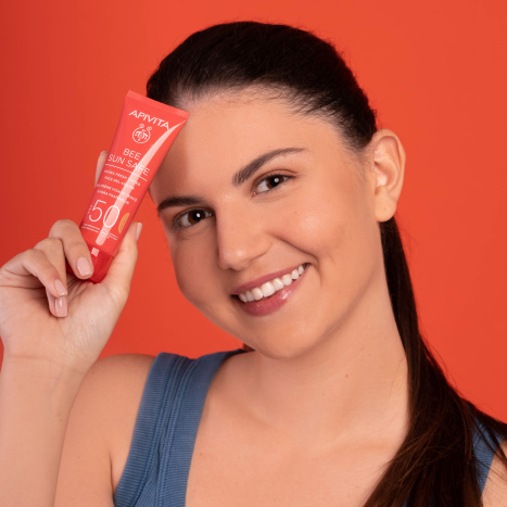 APIVITA BEE SUN SAFE Tinted hydrating refreshing facial gel-cream SPF50 50ml